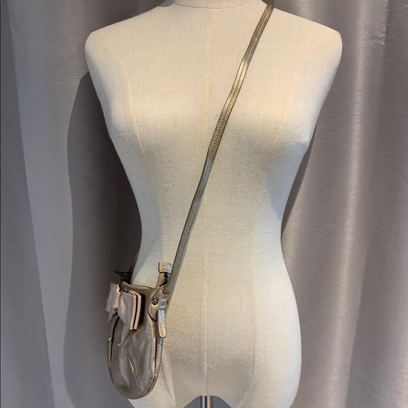 Salvatore Ferragamo Vara Bow Shoulder Bag - Picture 2 of 8